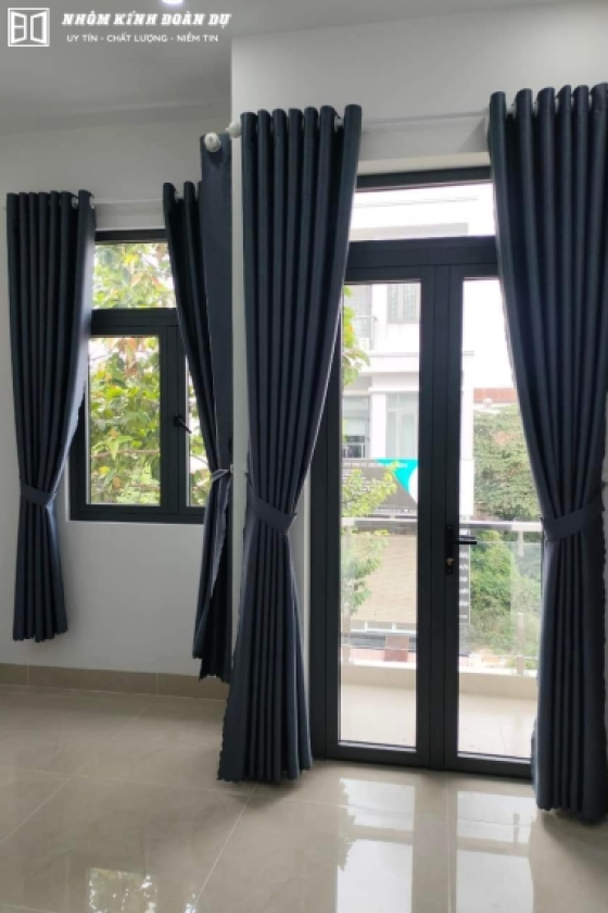 Mẫu cửa chính và cửa sổ 2 cánh